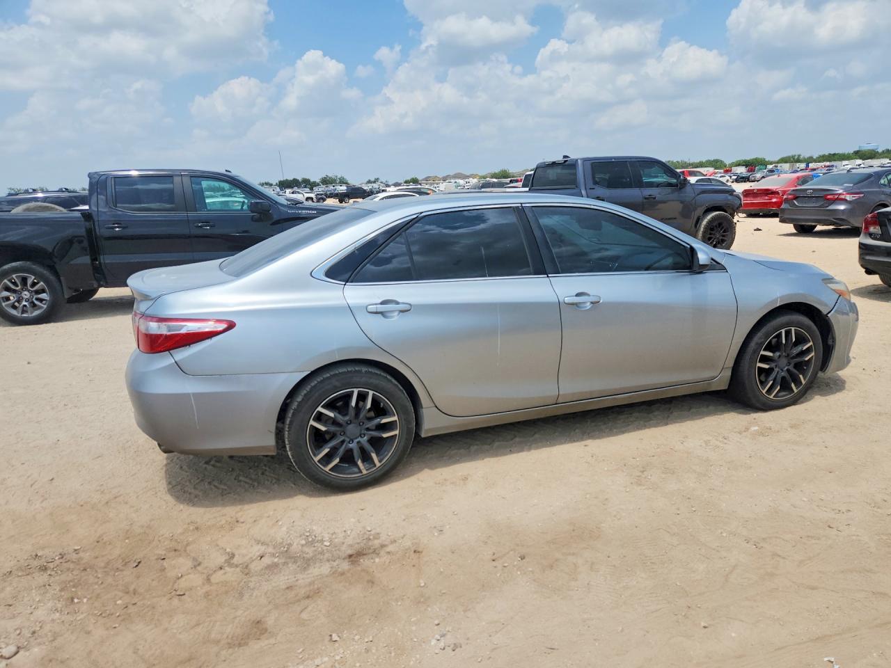 2017 Toyota Camry Se - Фото 3