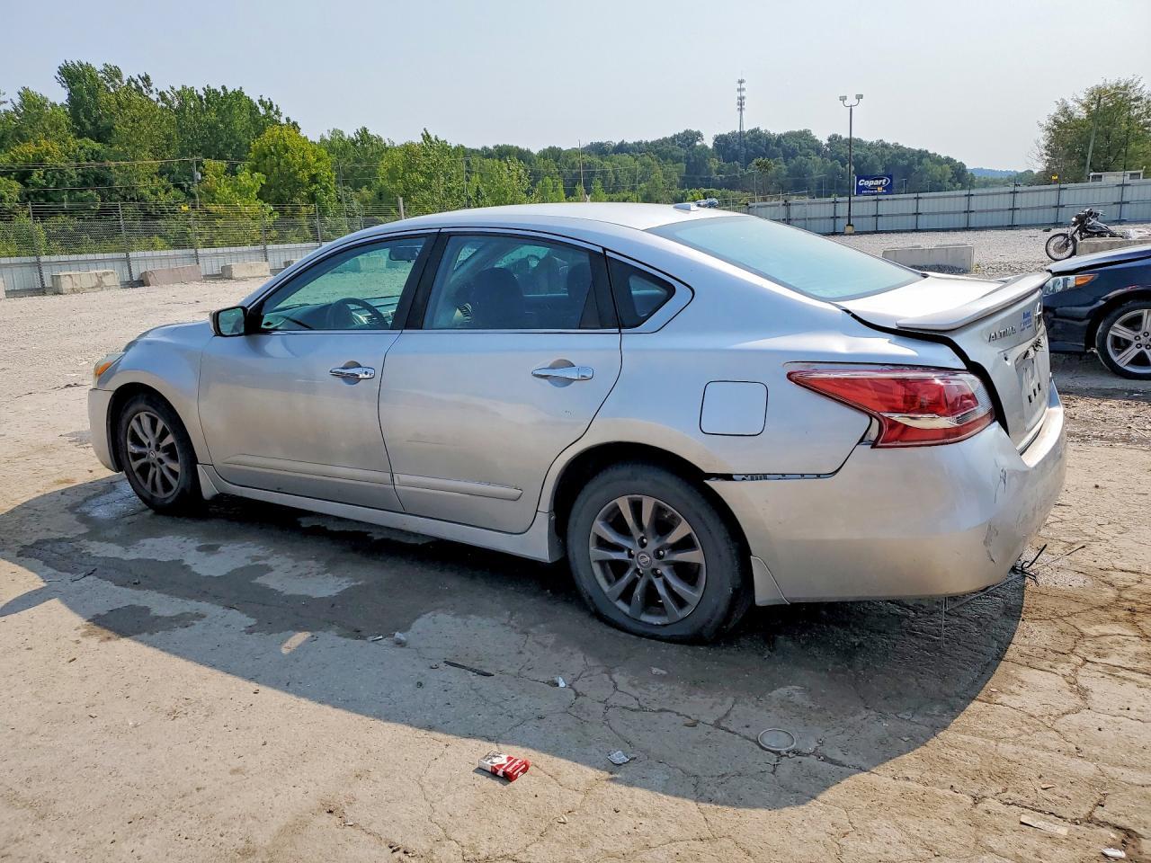 2015 Nissan Altima 2.5 S - Фото 2