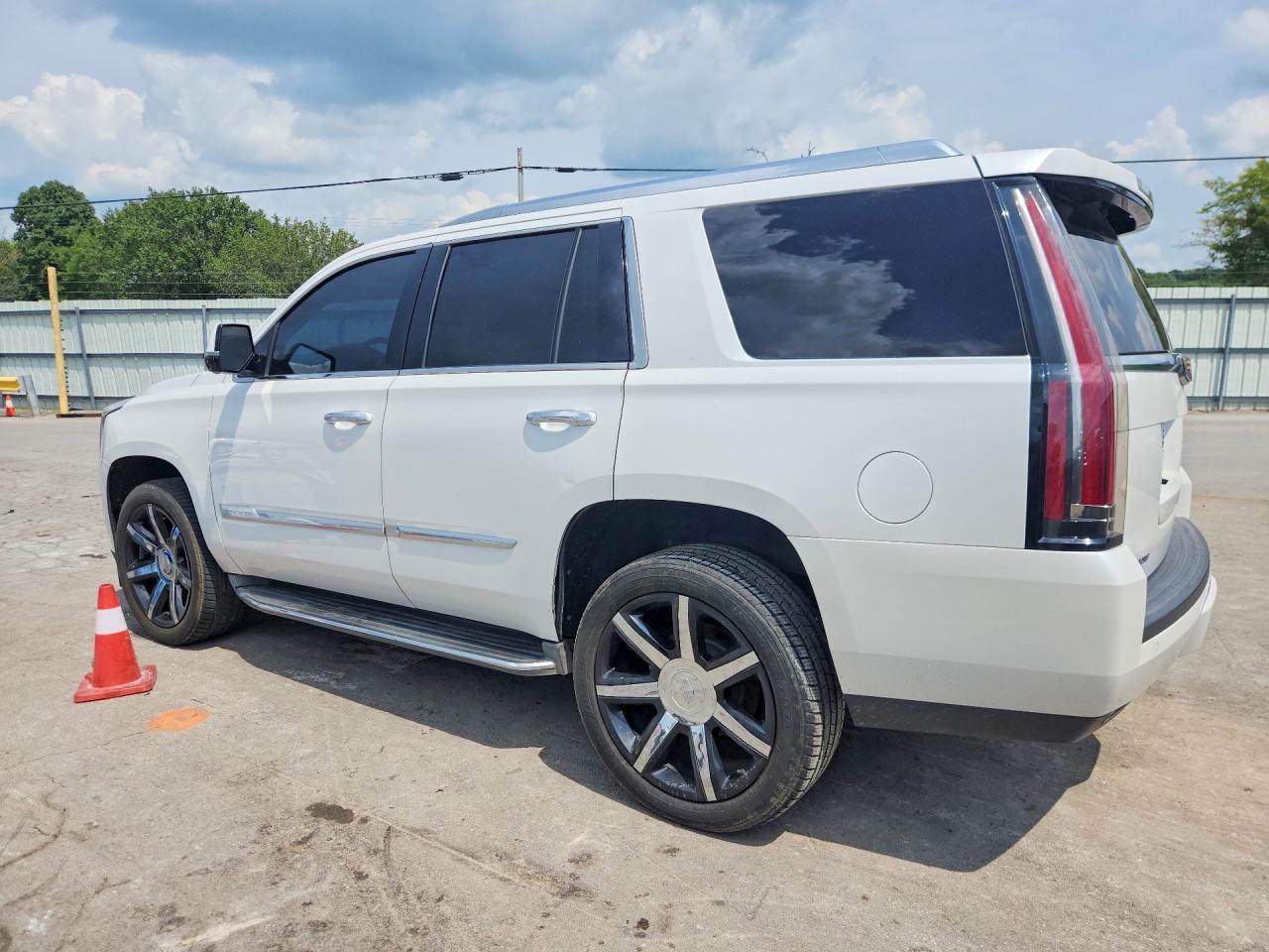 2016 Cadillac Escalade Luxury - Image 2