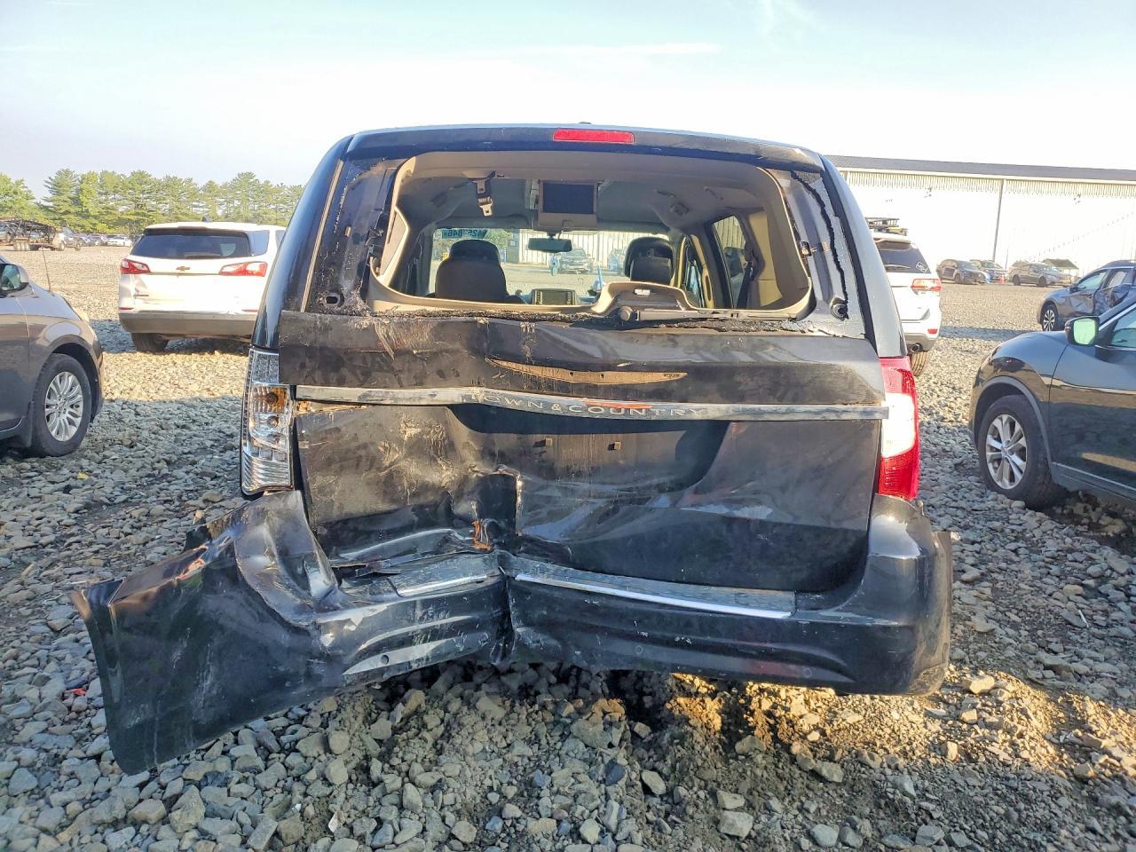 2014 Chrysler Town & Country Touring L - Фото 6