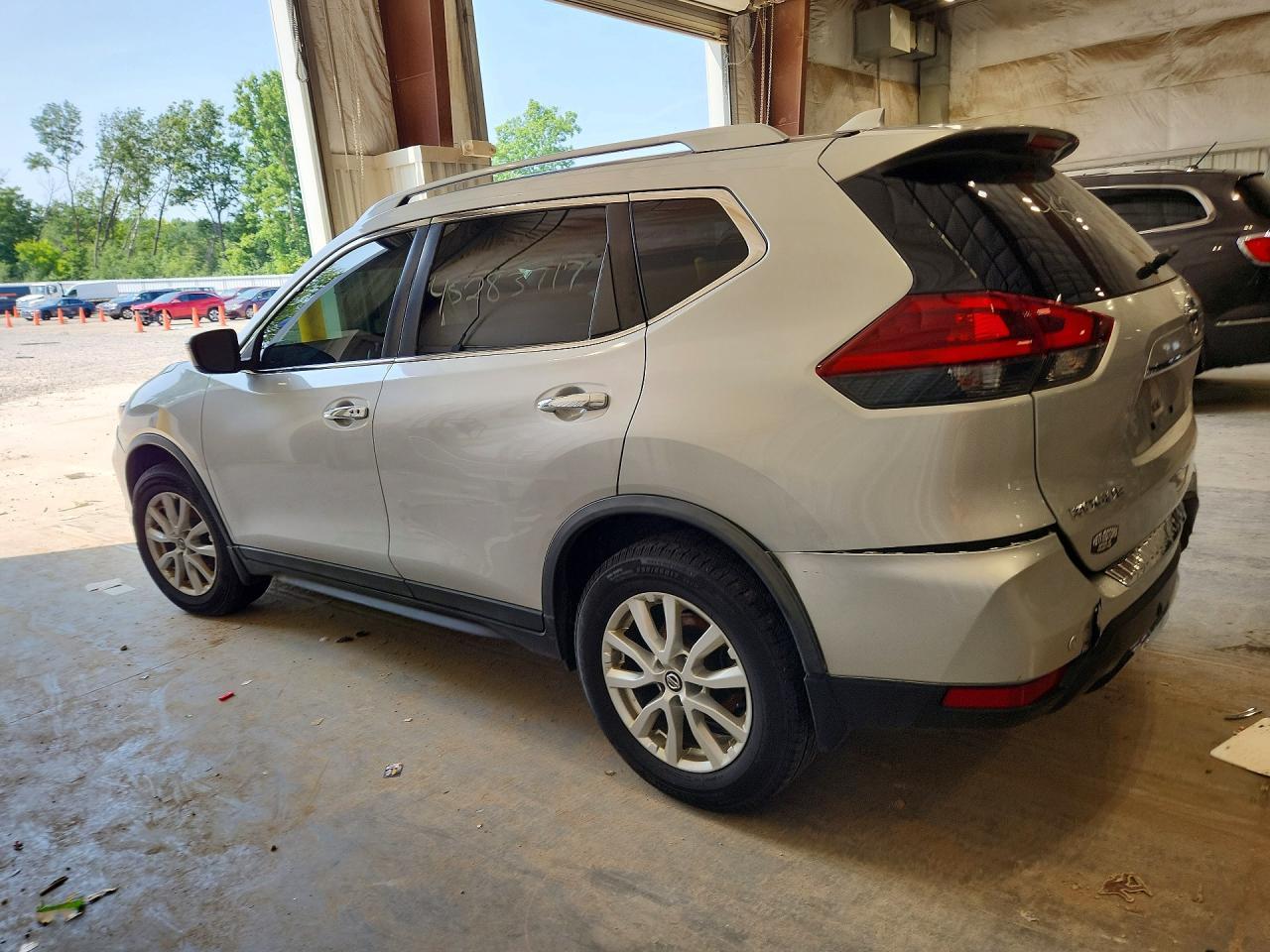 2020 Nissan Rogue Sv - Image 2