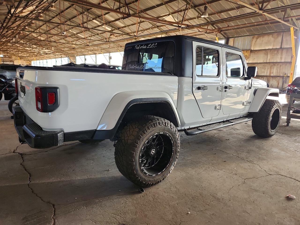 2022 Jeep Gladiator Sport - Image 3