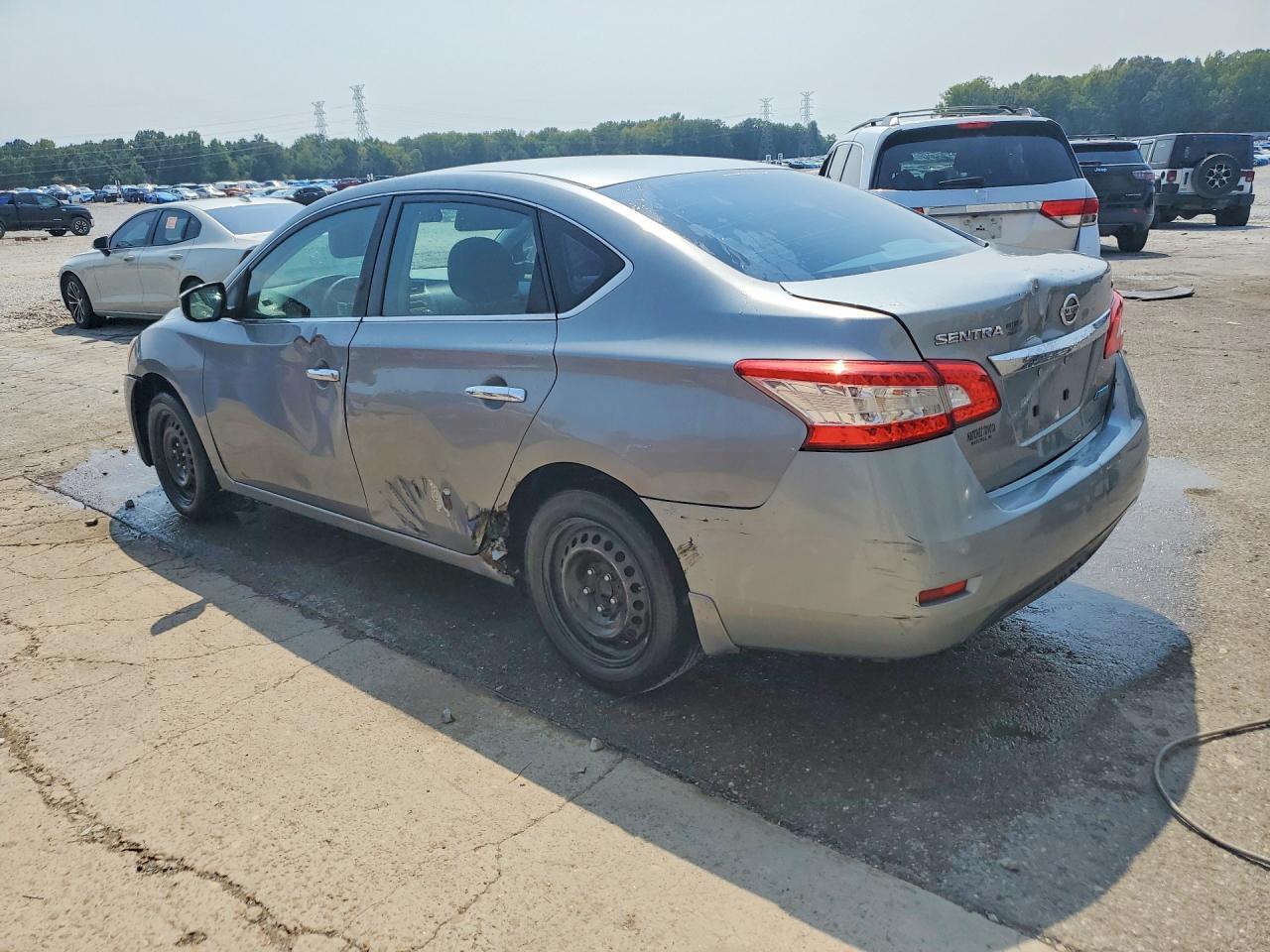 2013 Nissan Sentra S - Фото 2