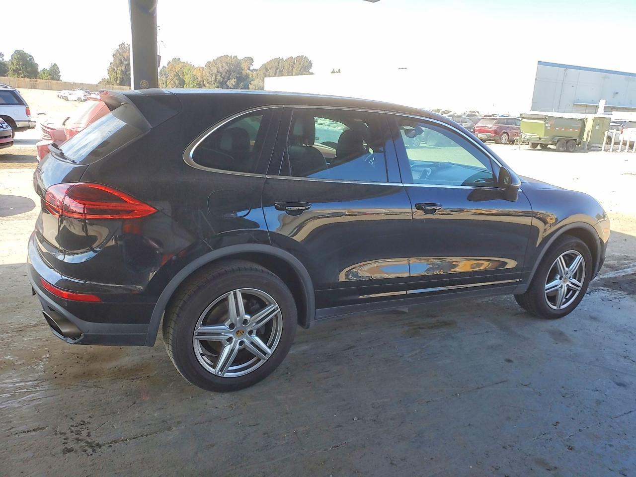 2016 Porsche Cayenne - Image 3