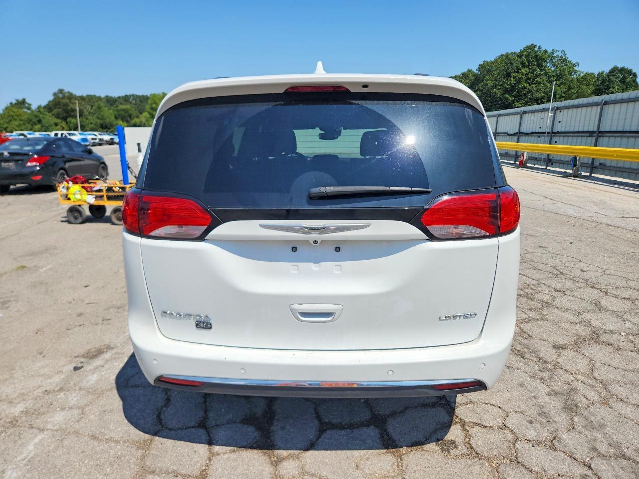 2020 Chrysler Pacifica Limited - Image 6