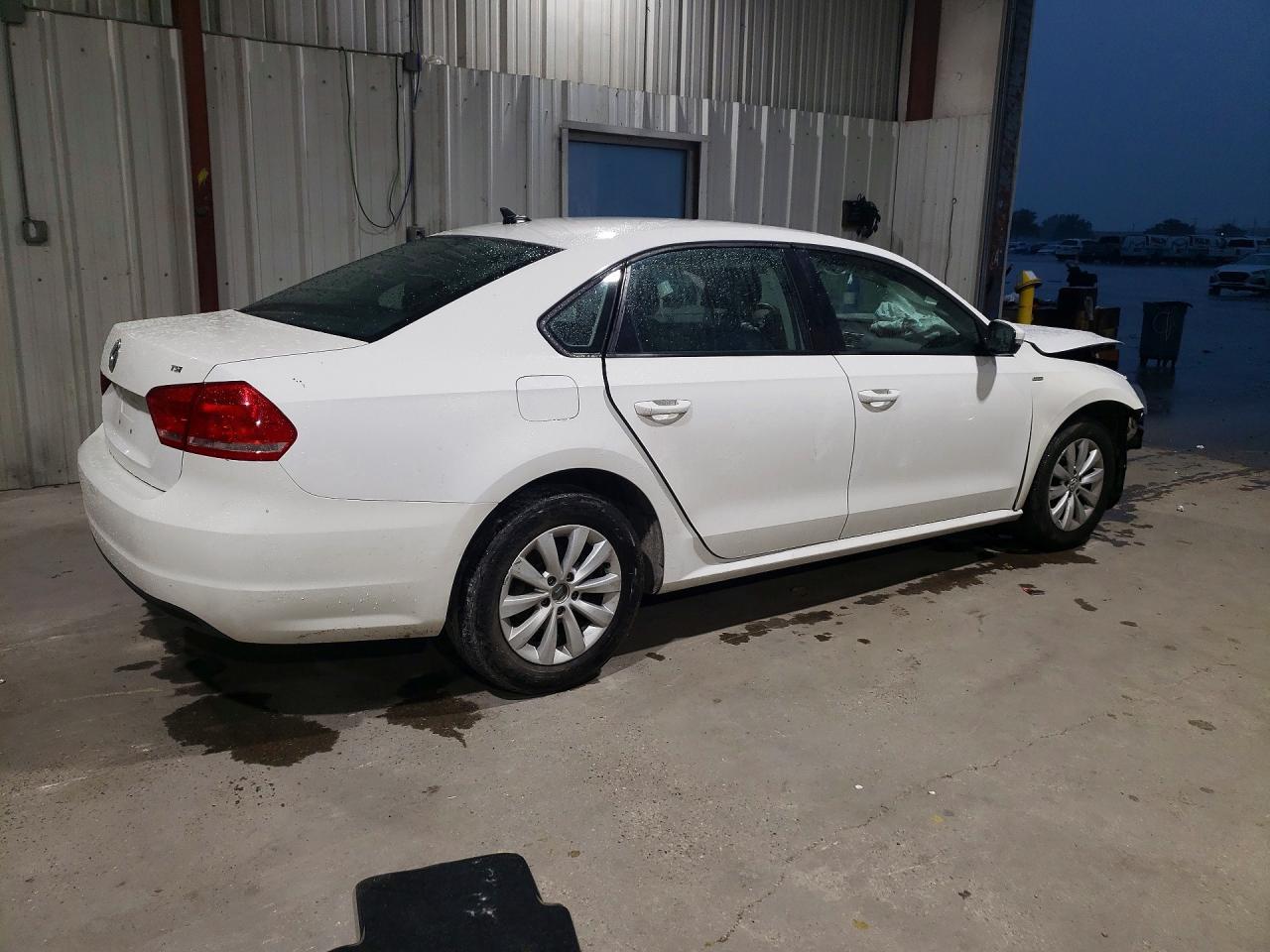 2015 Volkswagen Passat S - Image 3