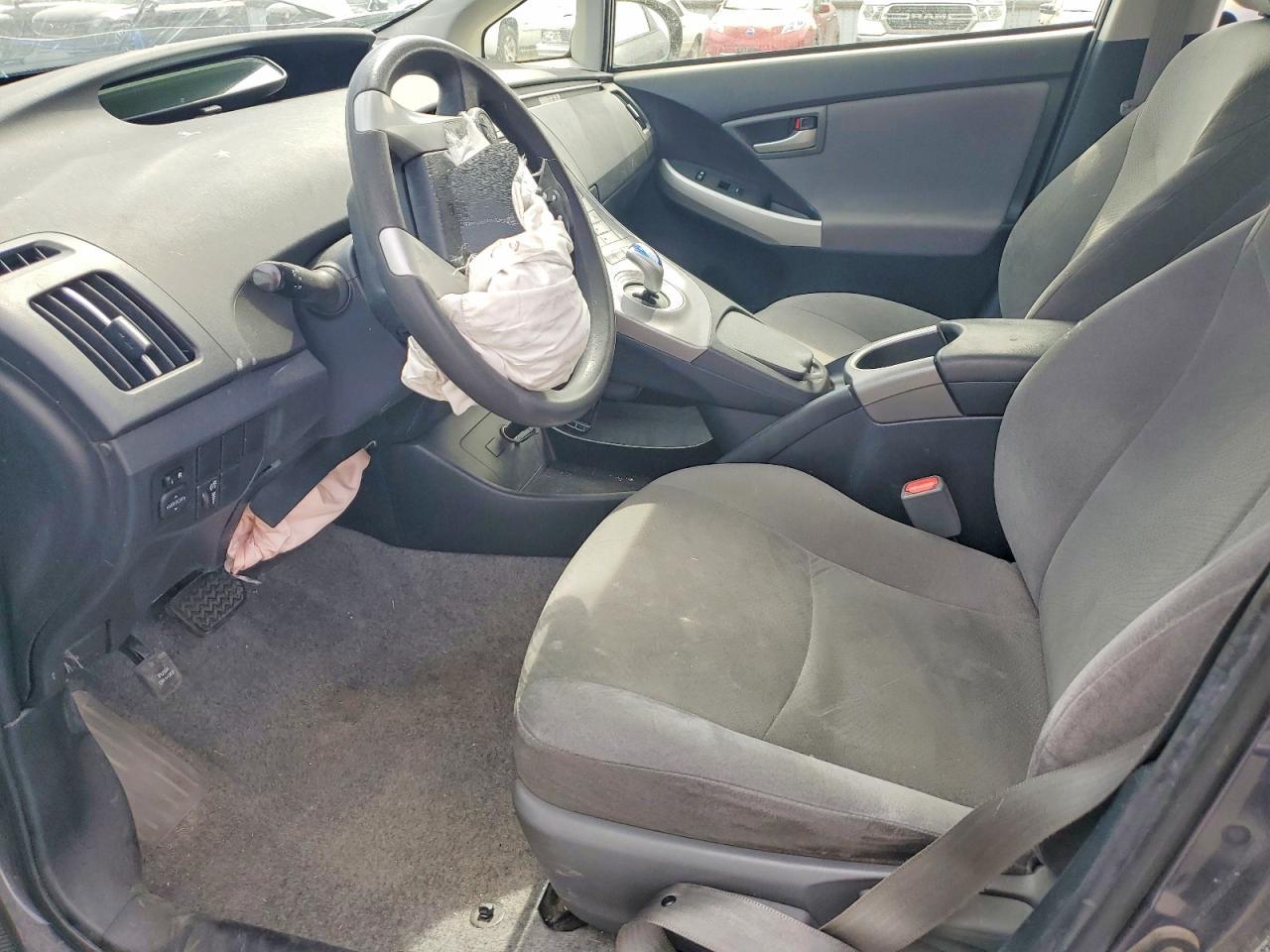 2015 Toyota Prius Two - Фото 7