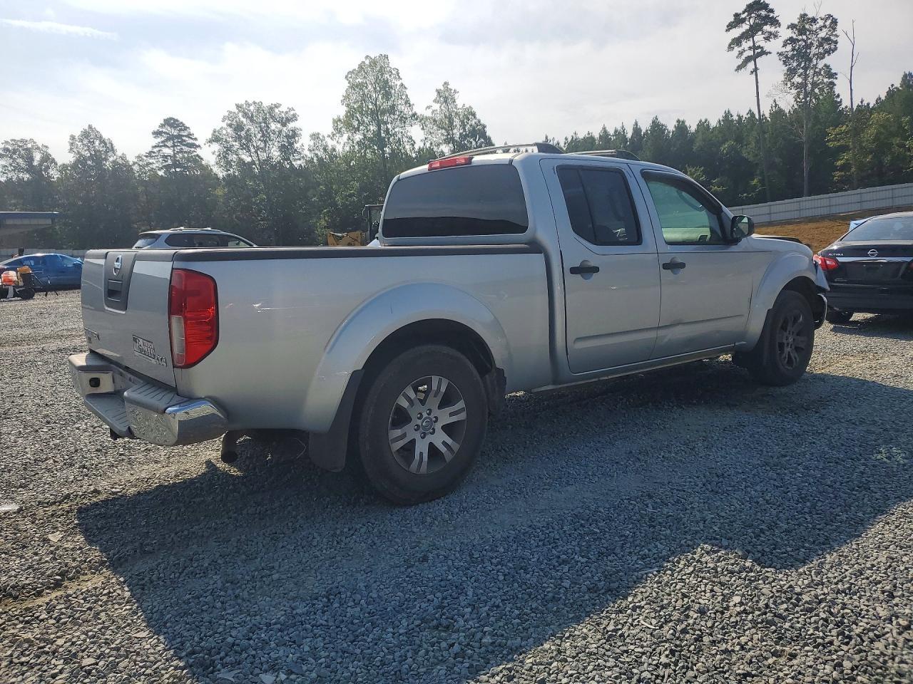 2010 Nissan Frontier Se V6 - Фото 3