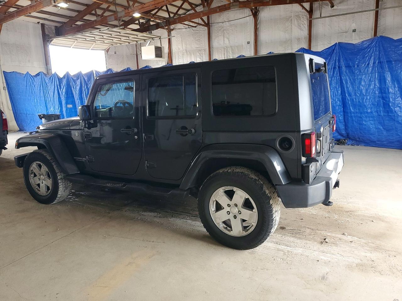 2010 Jeep Wrangler Unlimited Sahara - Image 2