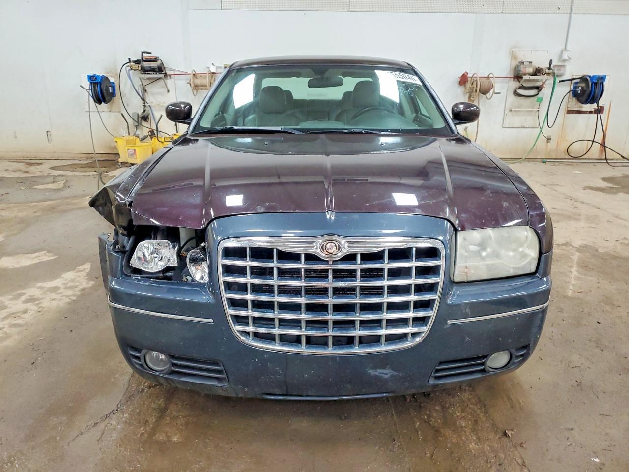 2005 Chrysler 300 Touring - Image 5