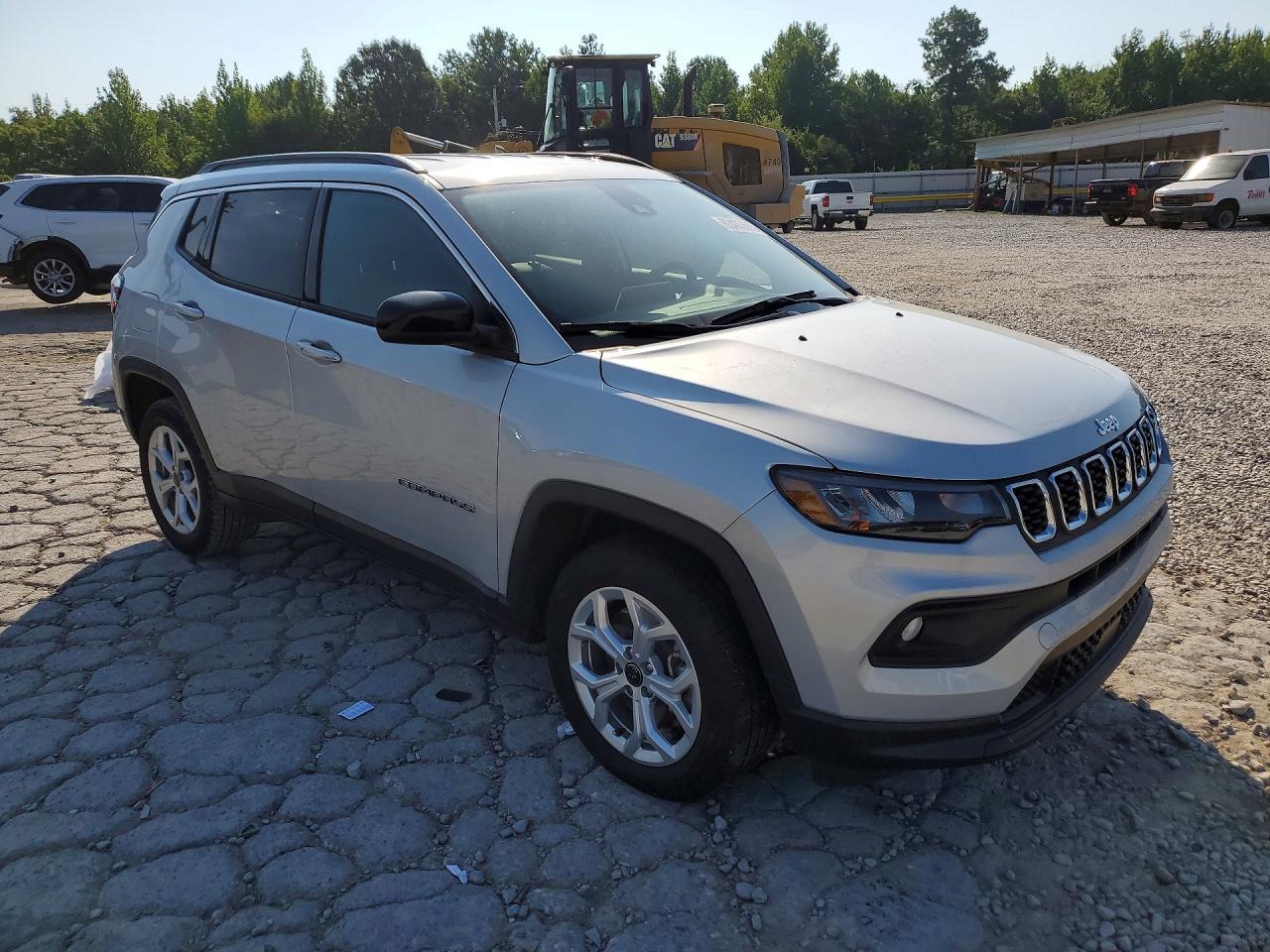 2025 Jeep Compass Latitude - Фото 4