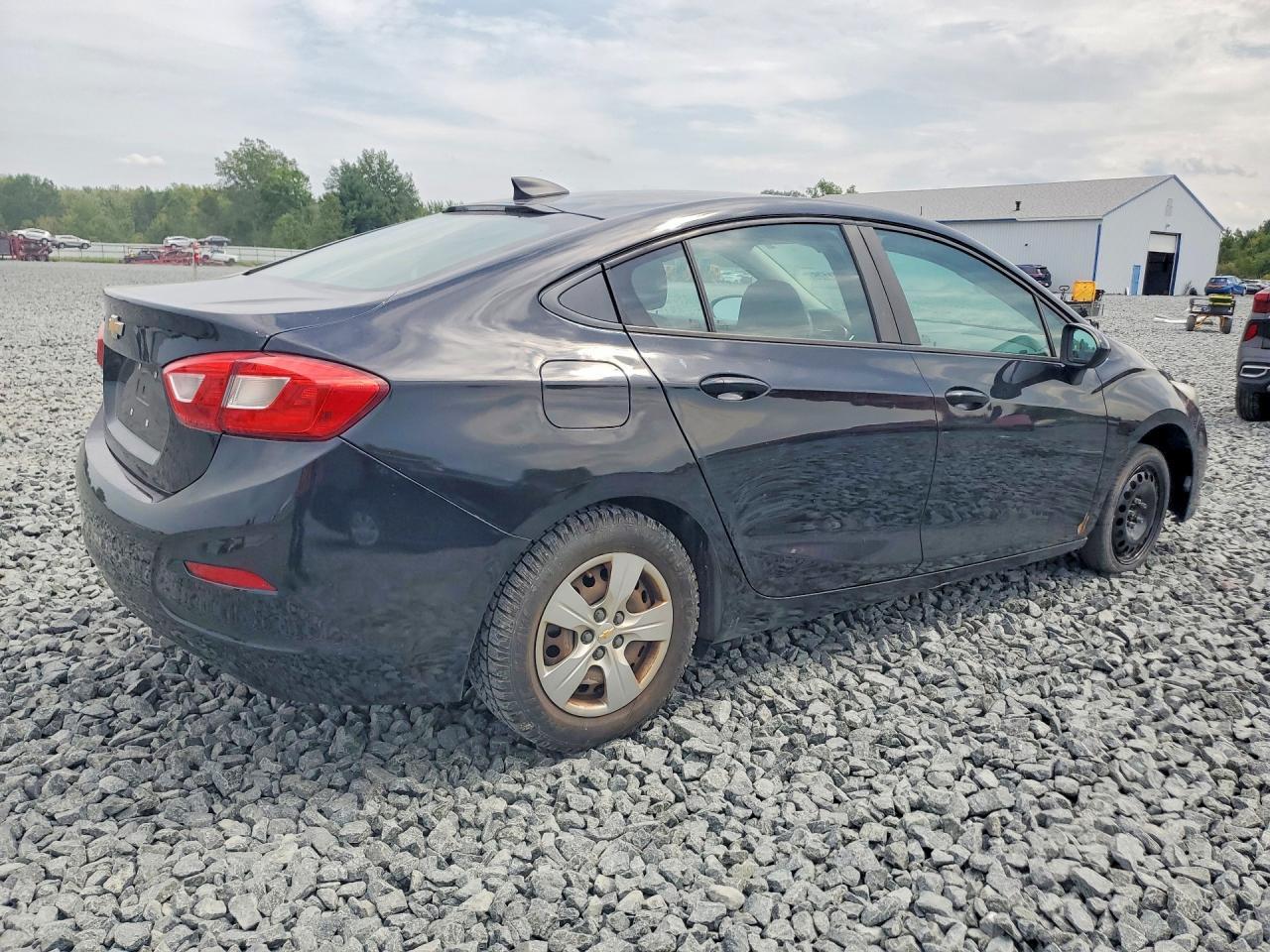 2017 Chevrolet Cruze Ls - Фото 3