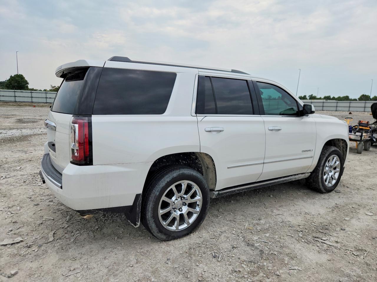 2017 GMC Yukon Denali - Фото 3