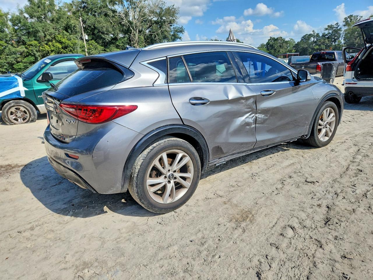 2017 Infiniti Qx30 Premium - Image 3