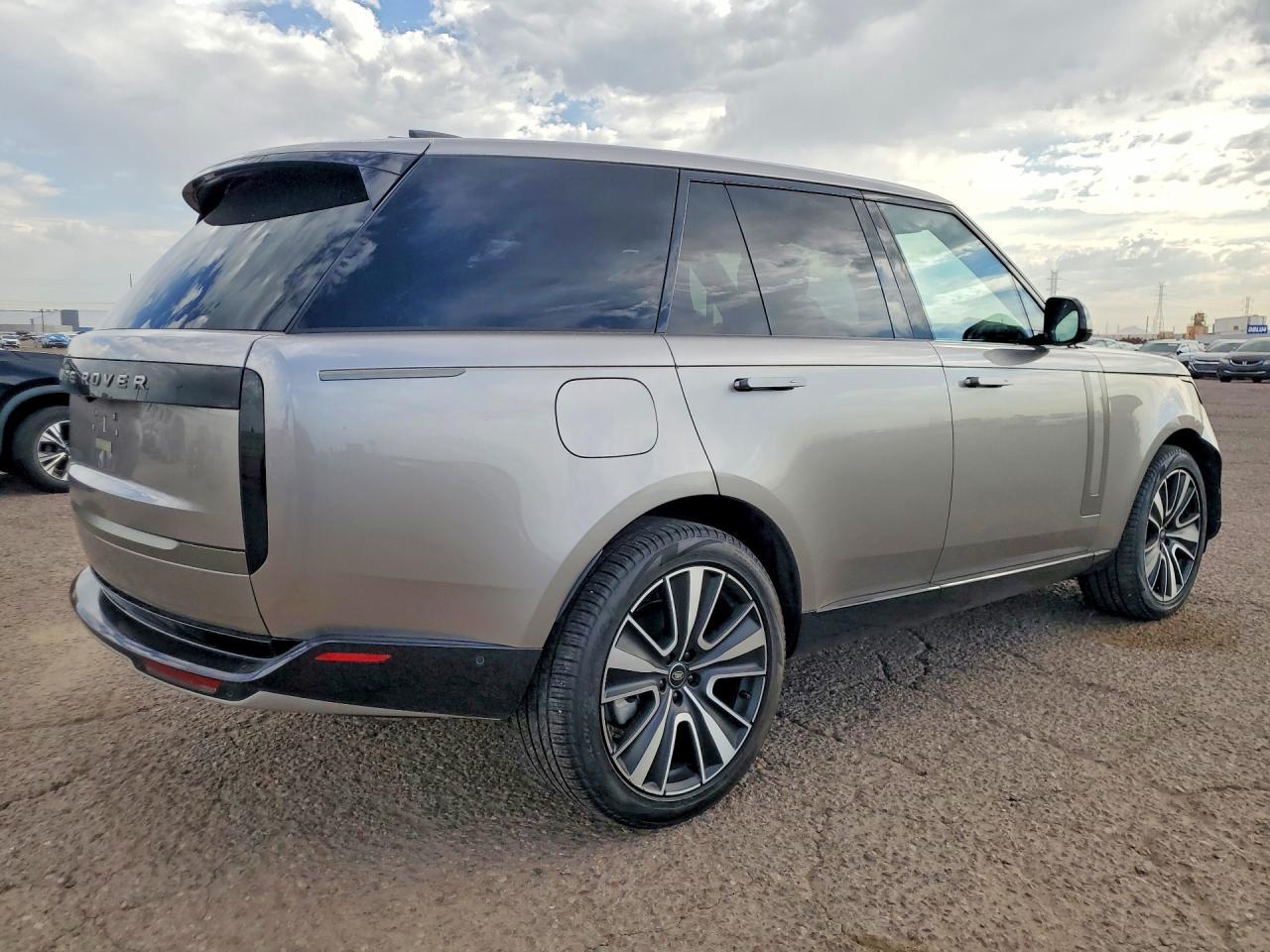 2025 Land Rover Range Rover Se - Image 3
