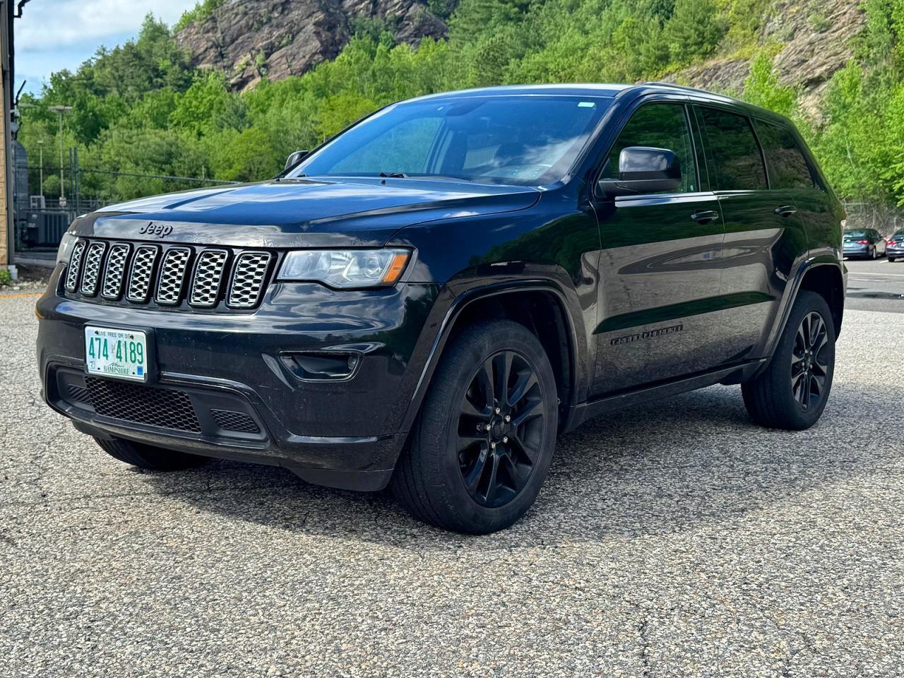 2018 Jeep Grand Cherokee Laredo - Image 2