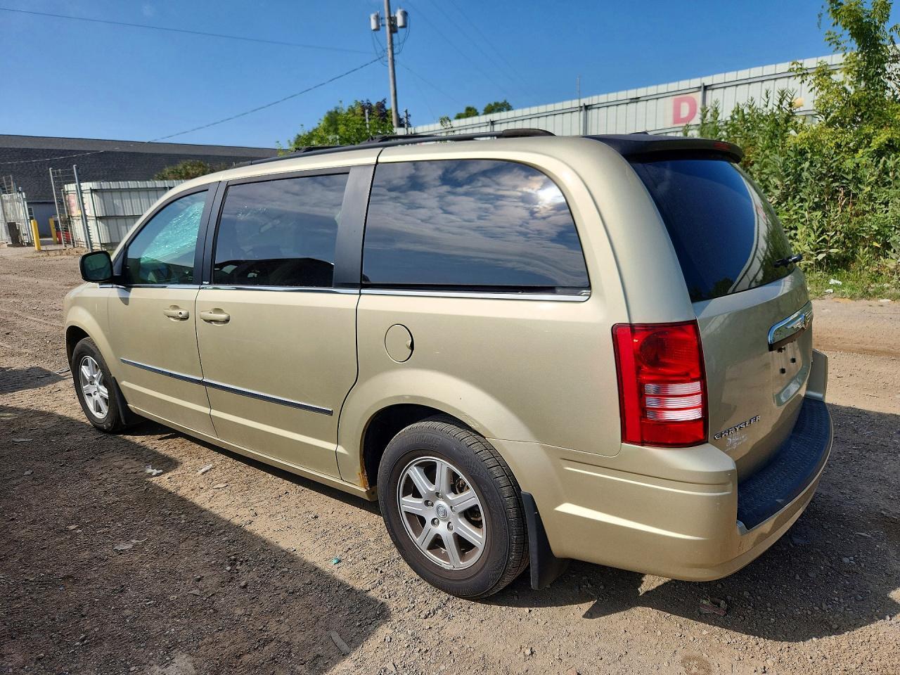 2010 Chrysler Town & Country Touring - Image 2