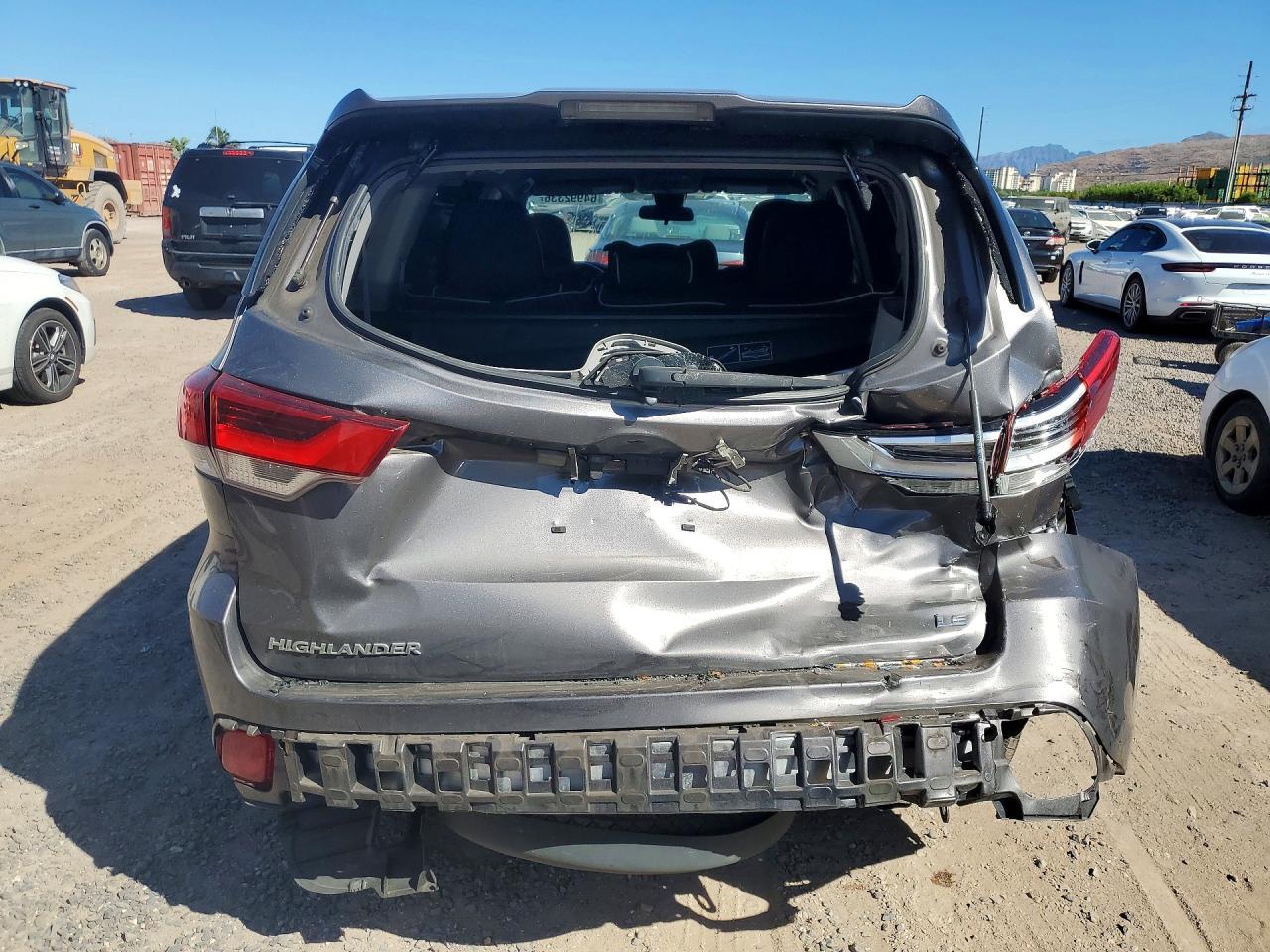 2017 Toyota Highlander Le - Фото 6