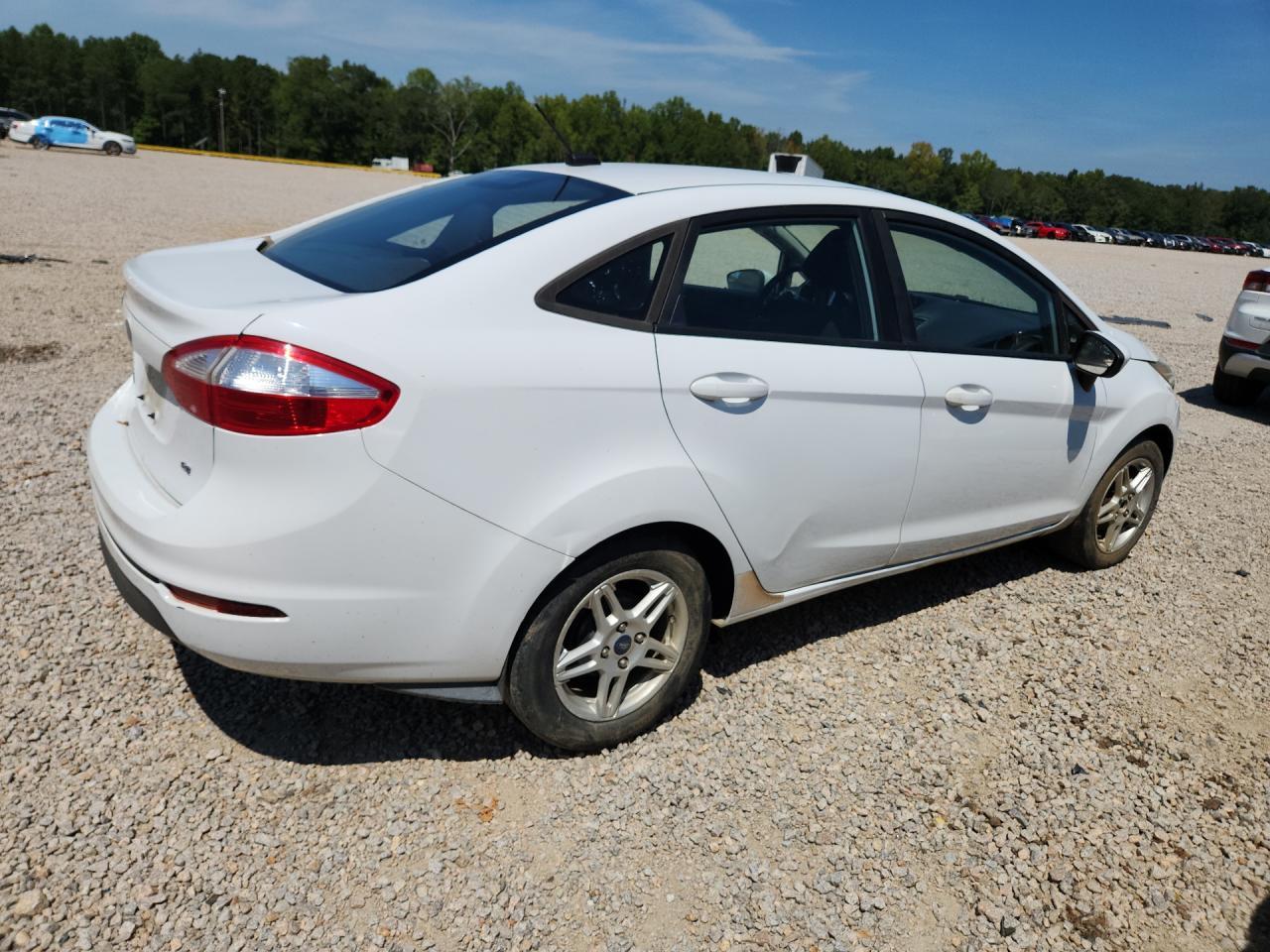 2017 Ford Fiesta Se - Фото 3