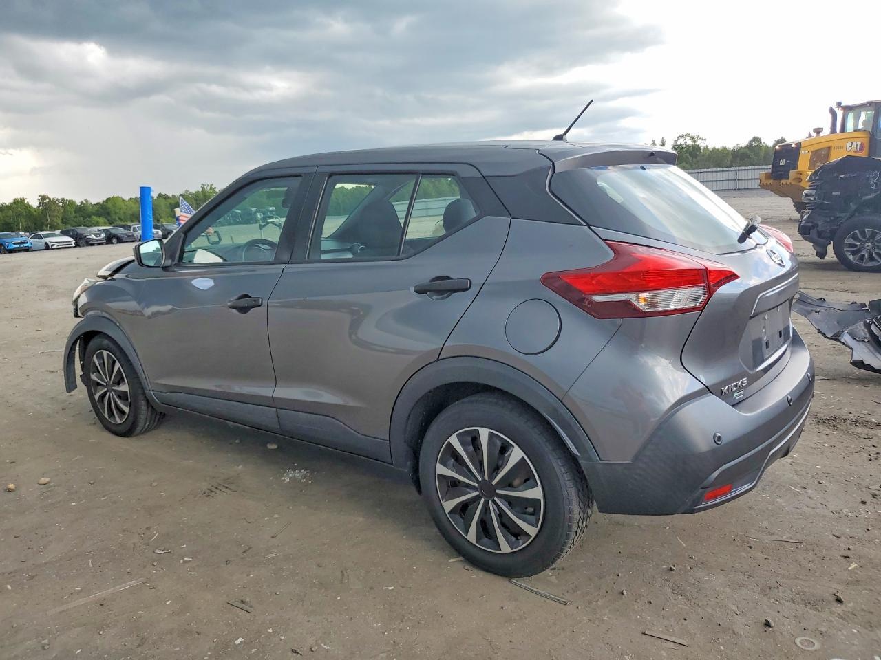 2020 Nissan Kicks S - Фото 2