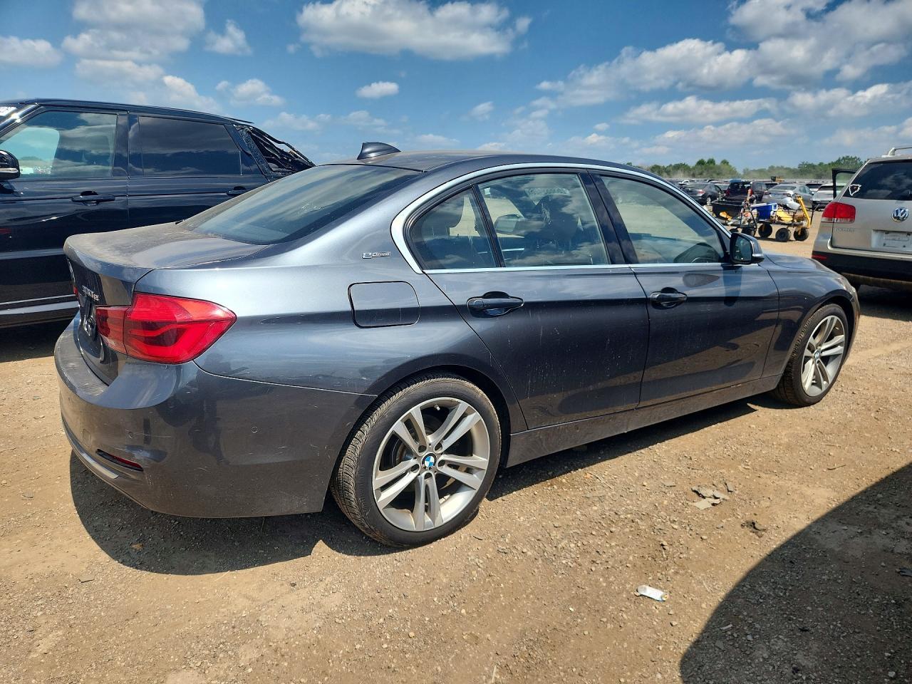 2016 BMW 330E - Фото 3