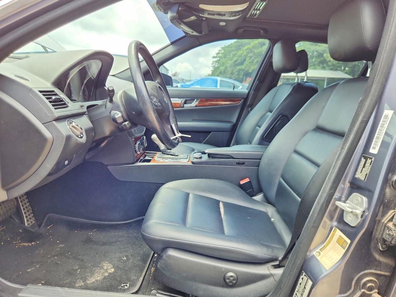 2010 Mercedes-Benz C 300 - Фото 7