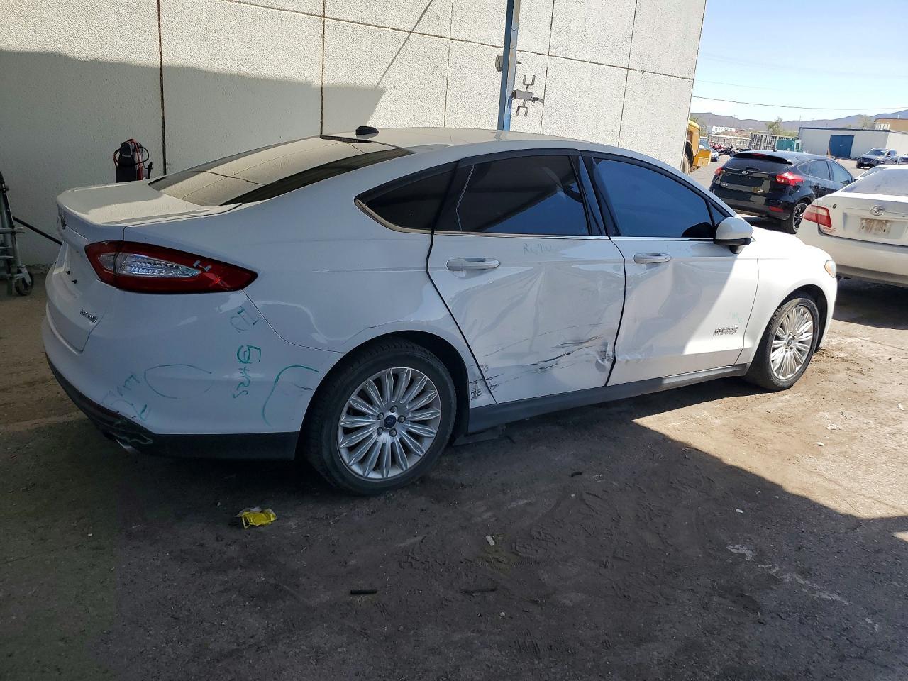 2016 Ford Fusion S Hybrid - Фото 3