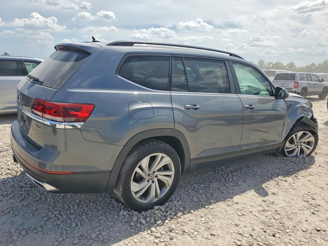2022 Volkswagen Atlas Se - Image 3