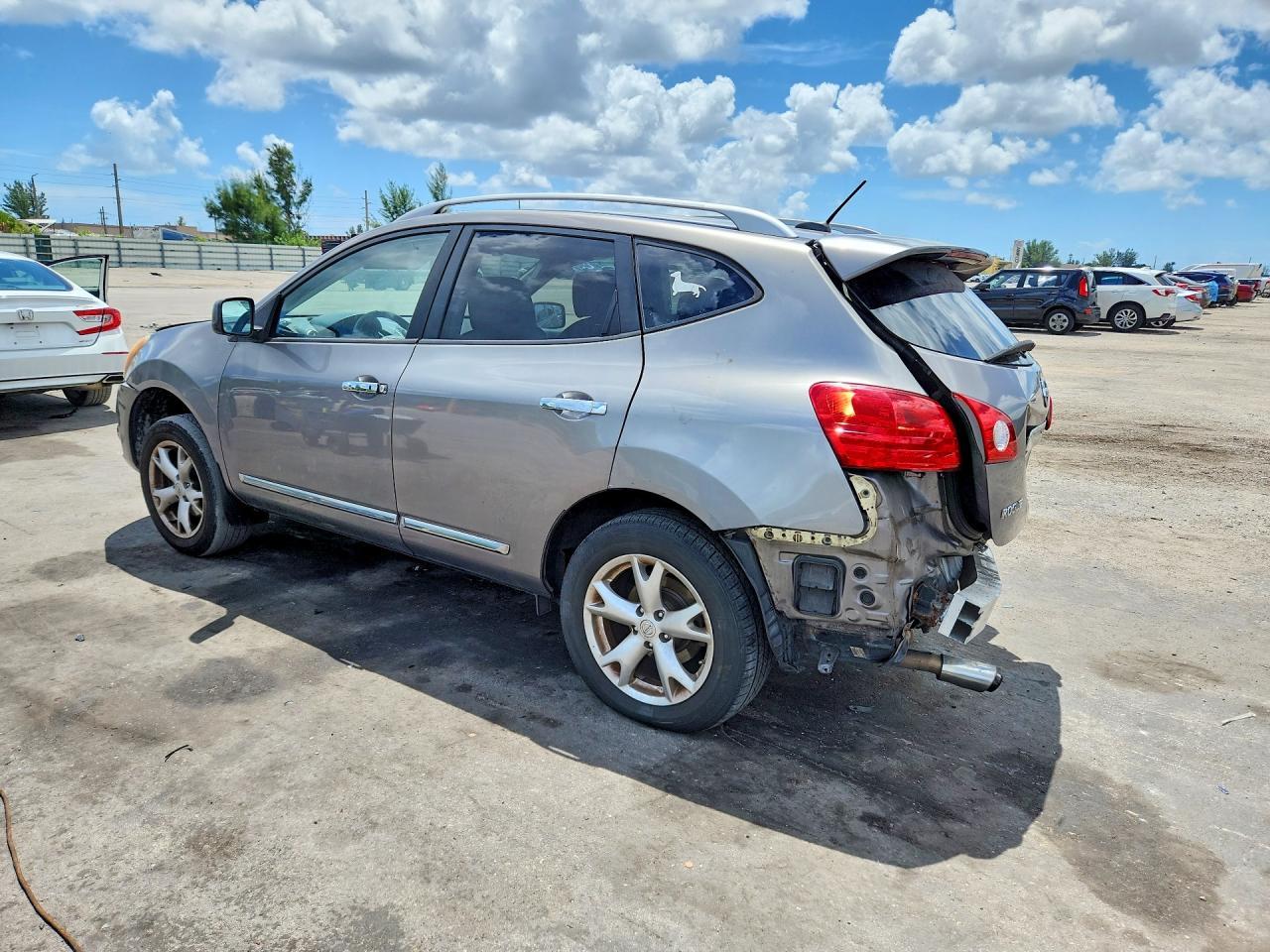 2011 Nissan Rogue S - Фото 2
