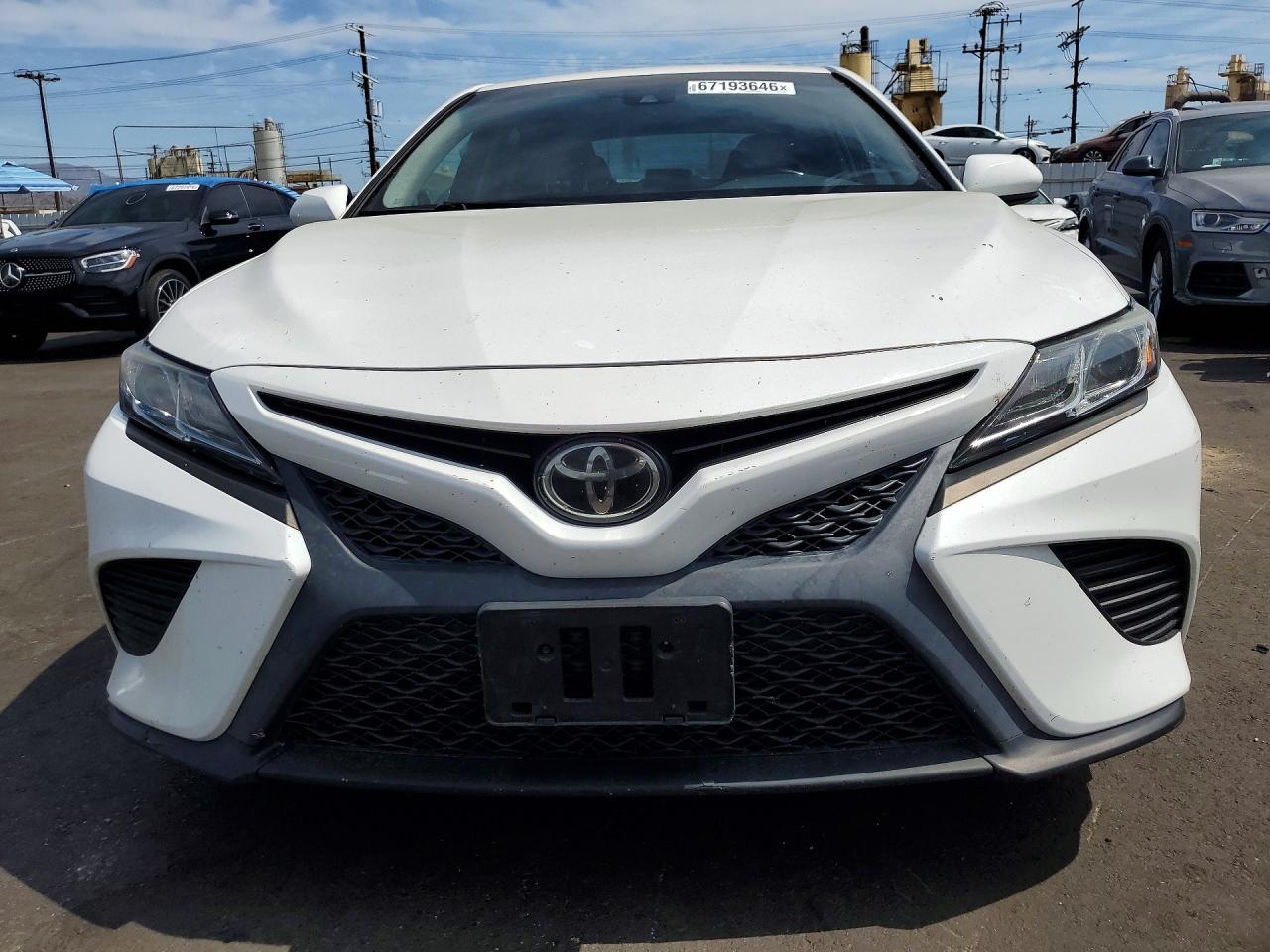 2018 Toyota Camry Se - Image 5
