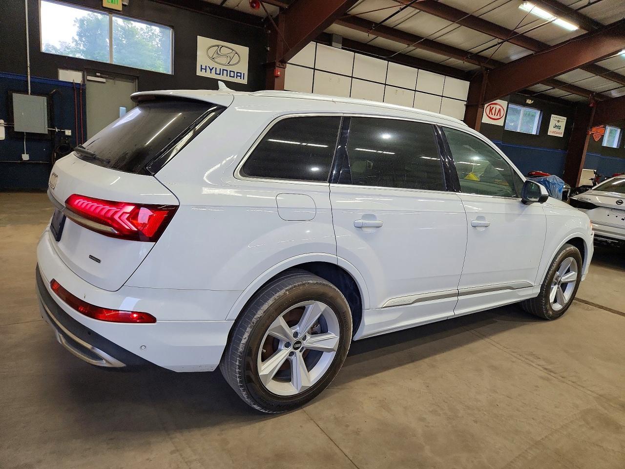 2021 Audi Q7 Premium - Image 3