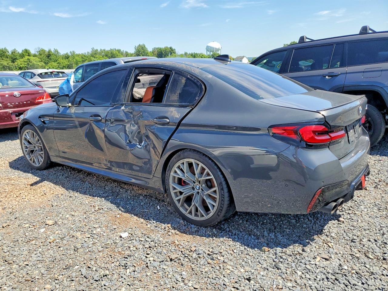 2022 BMW M5 - Image 2