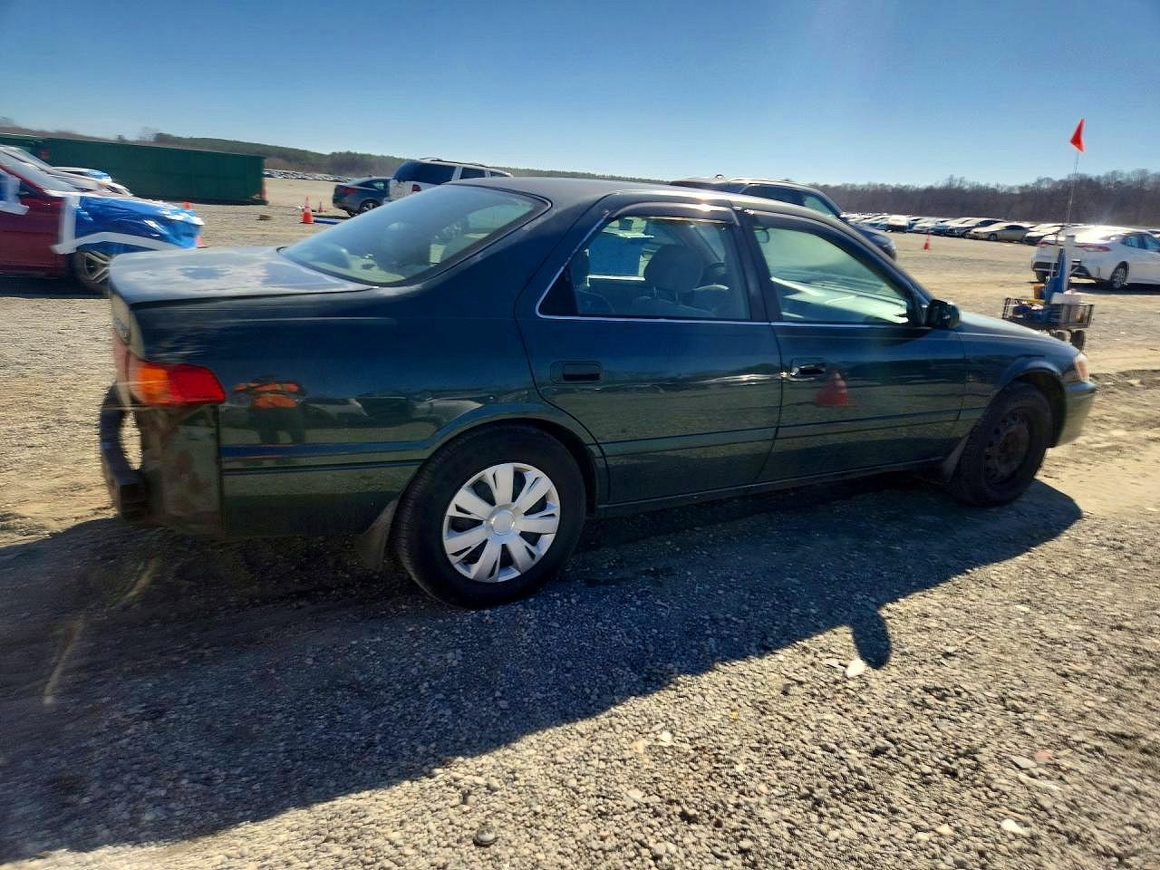 2001 Toyota Camry Le - Фото 3