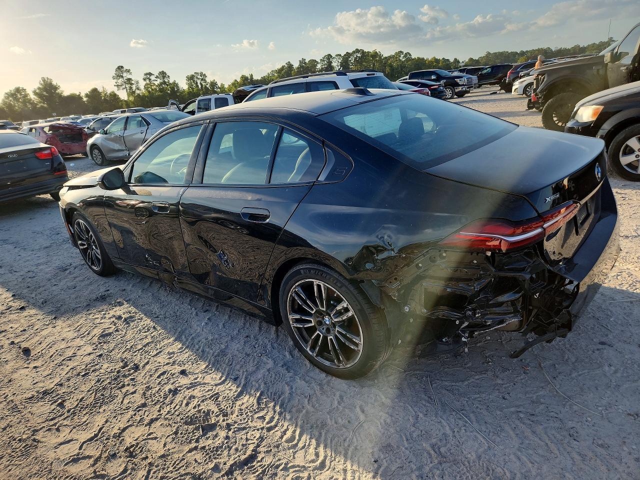 2026 BMW 530 Xi - Фото 2