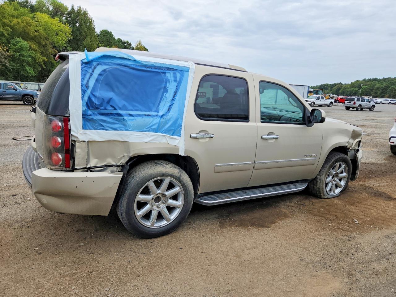 2011 GMC Yukon Denali - Фото 3
