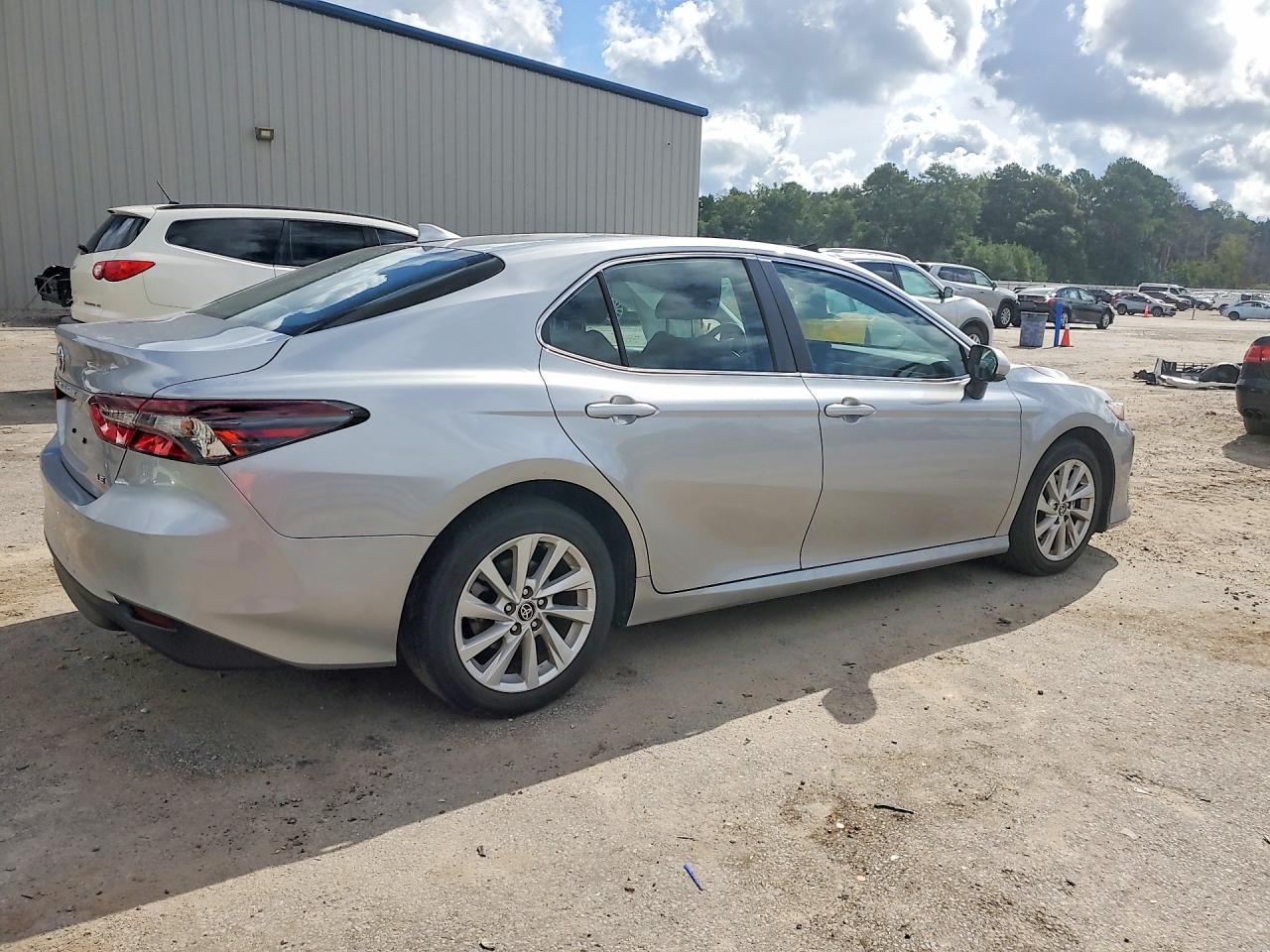 2022 Toyota Camry Le - Image 3