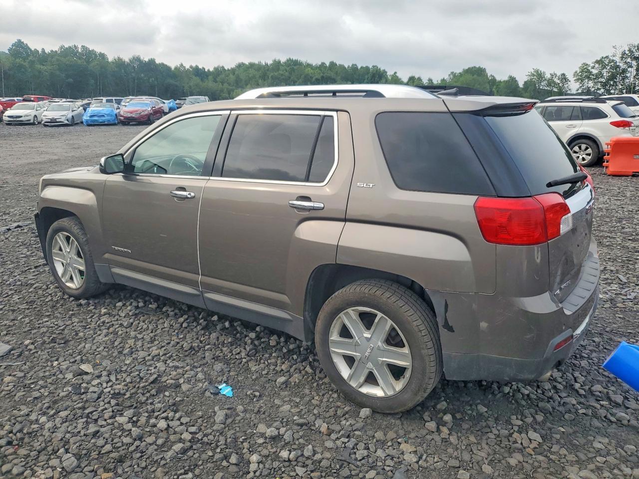 2010 GMC Terrain Slt - Image 2