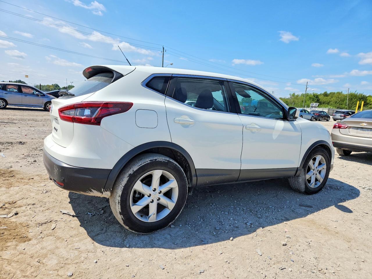 2022 Nissan Rogue Sport S - Фото 3
