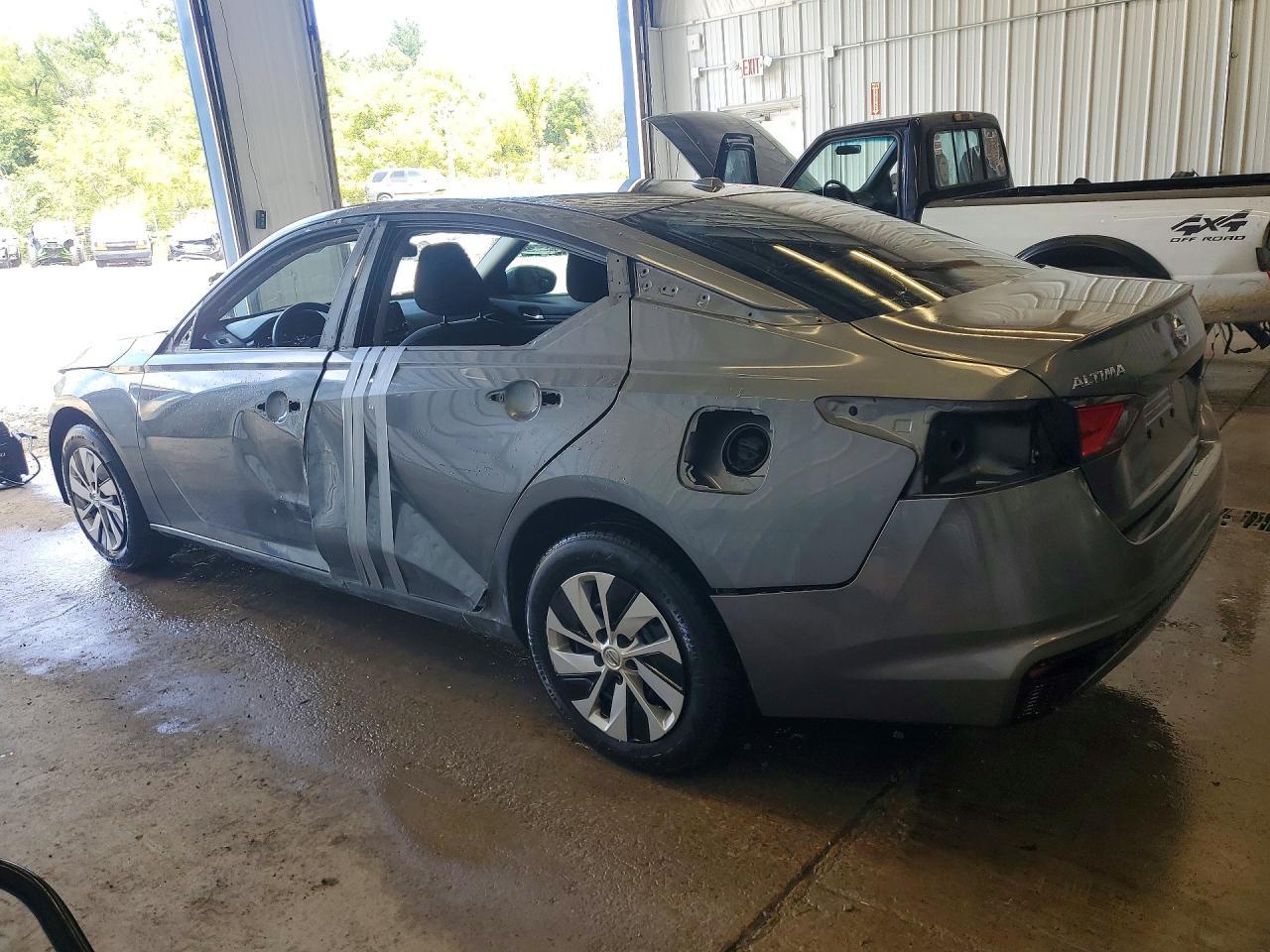 2019 Nissan Altima S - Фото 2