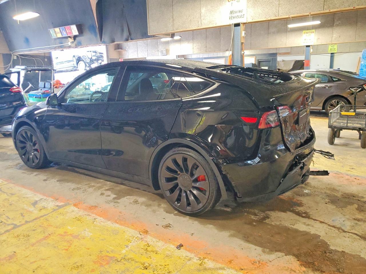 2023 Tesla Model Y - Фото 2