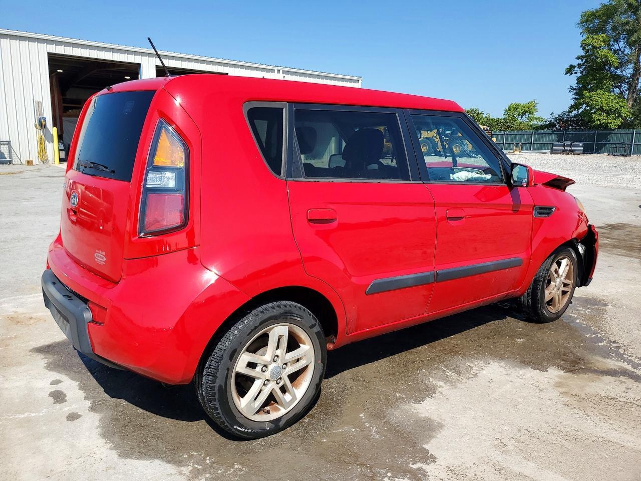 2010 Kia Soul + - Image 3