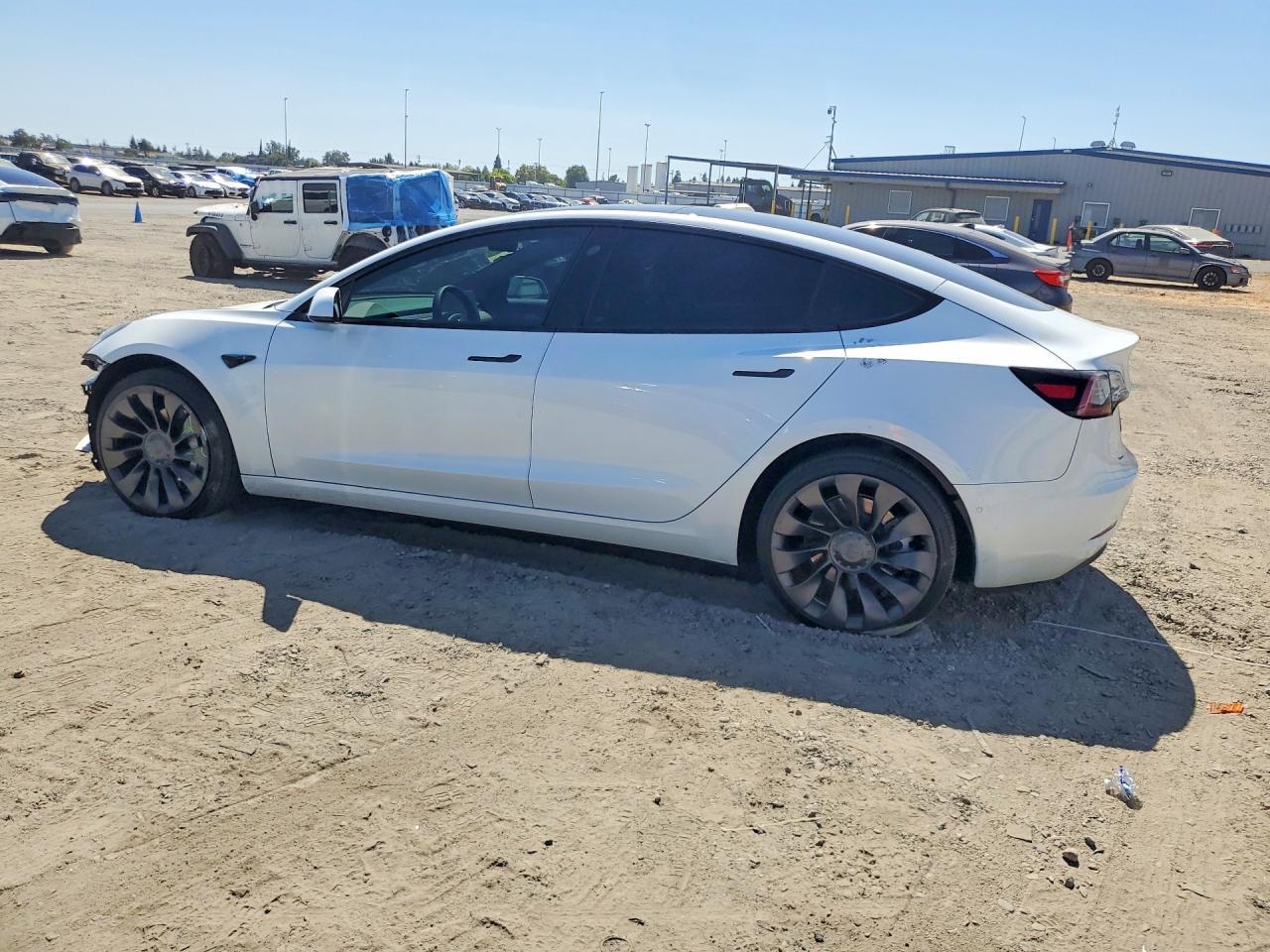 2022 Tesla Model 3 - Фото 2