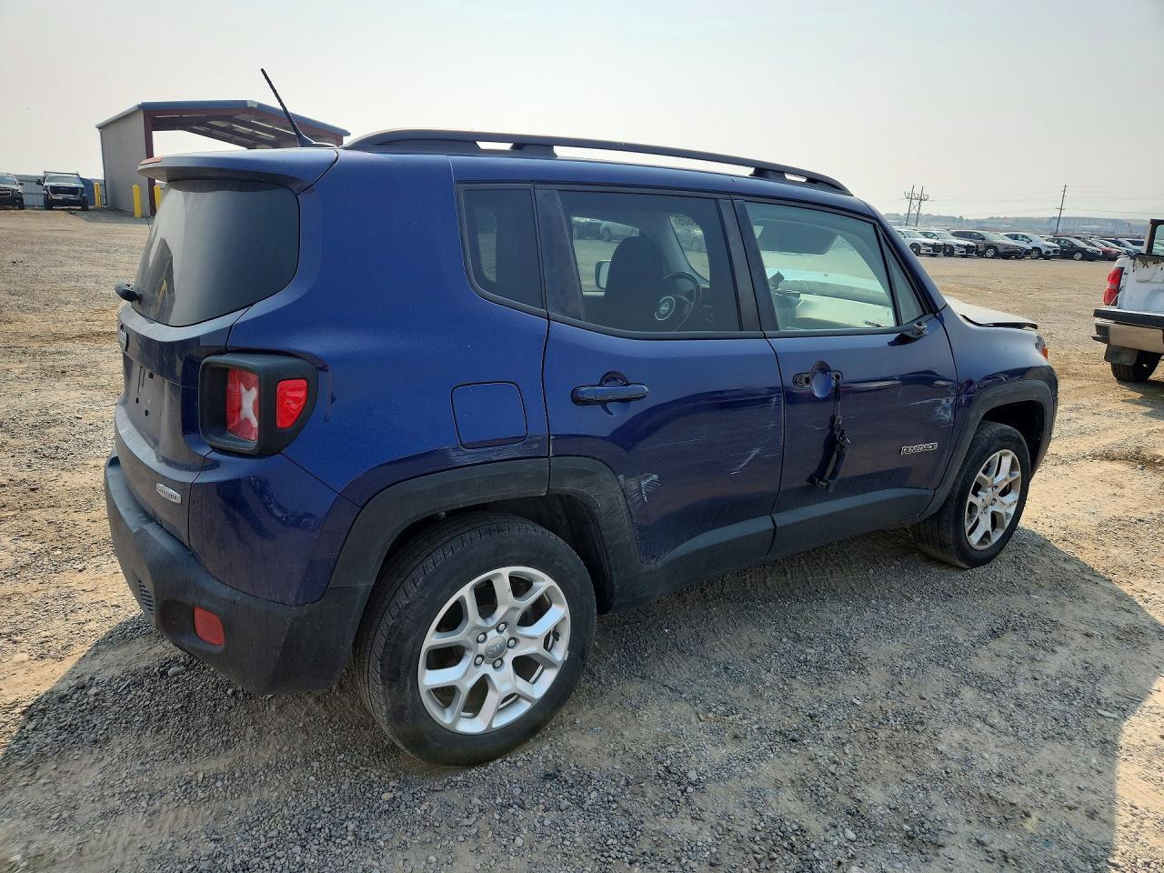 2016 Jeep Renegade Latitude - Image 3