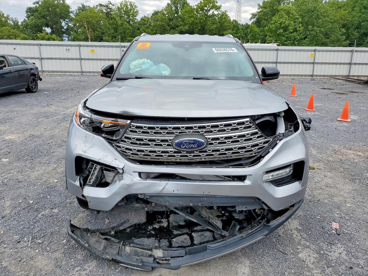2023 Ford Explorer Limited - Image 5