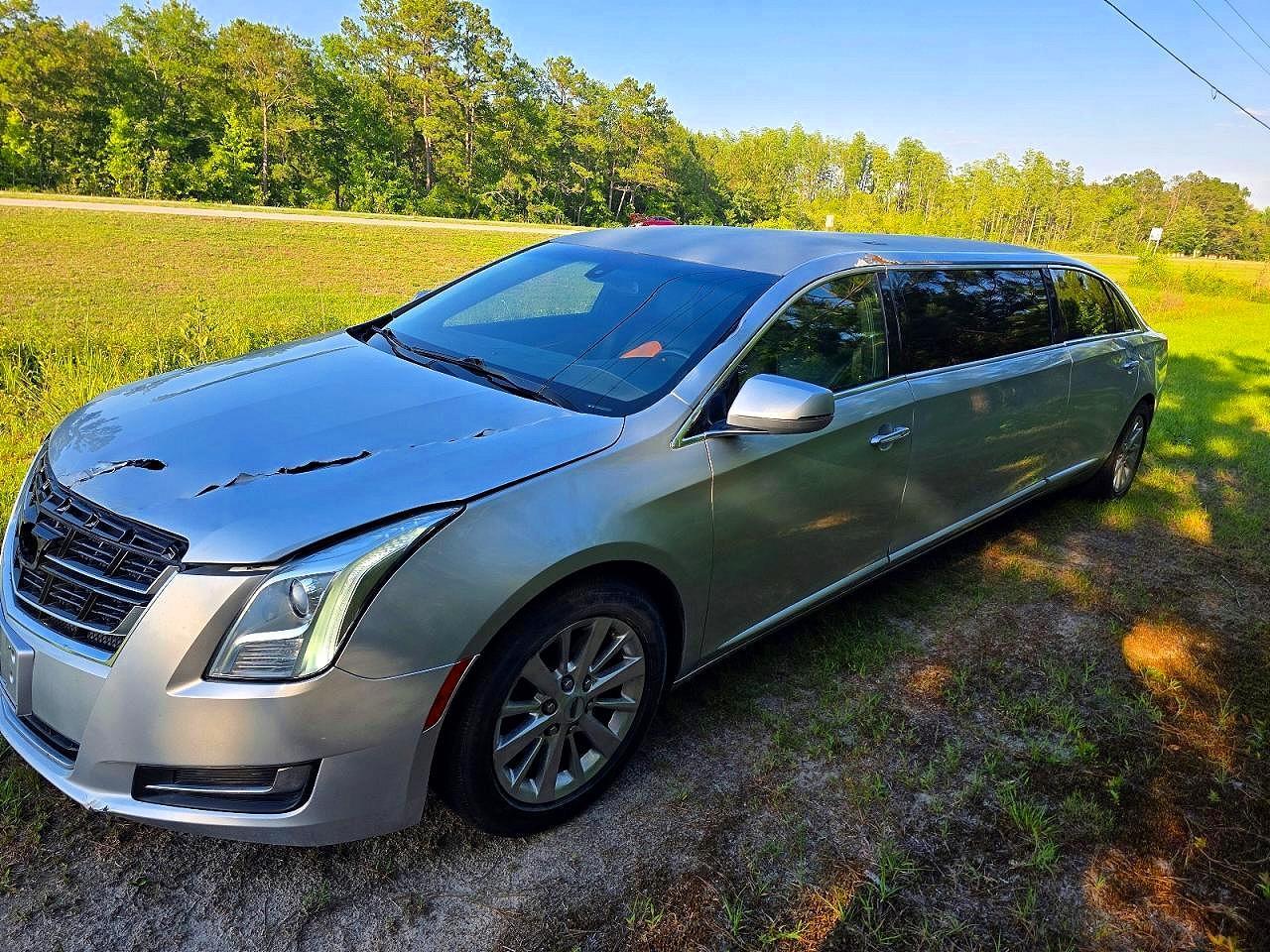 2017 Cadillac Xts Limousine - Image 2