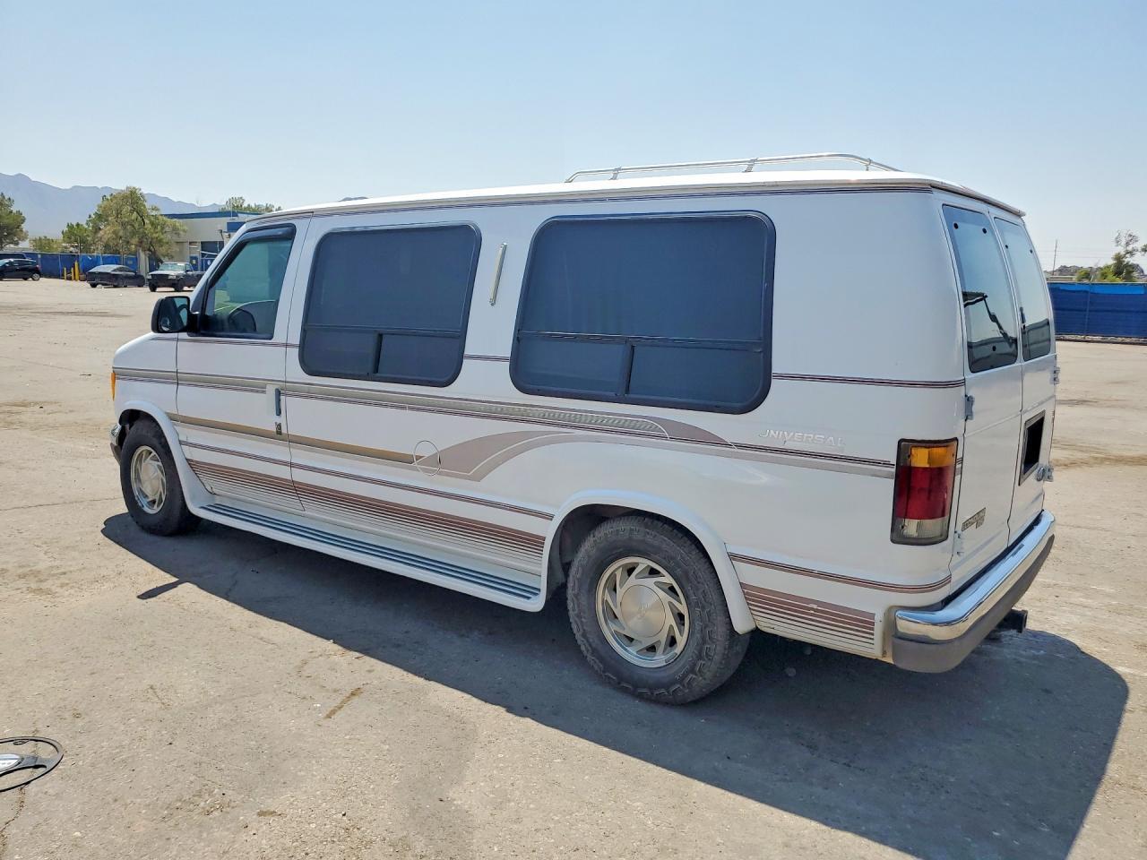 1994 Ford Econoline E150 Van - Фото 2