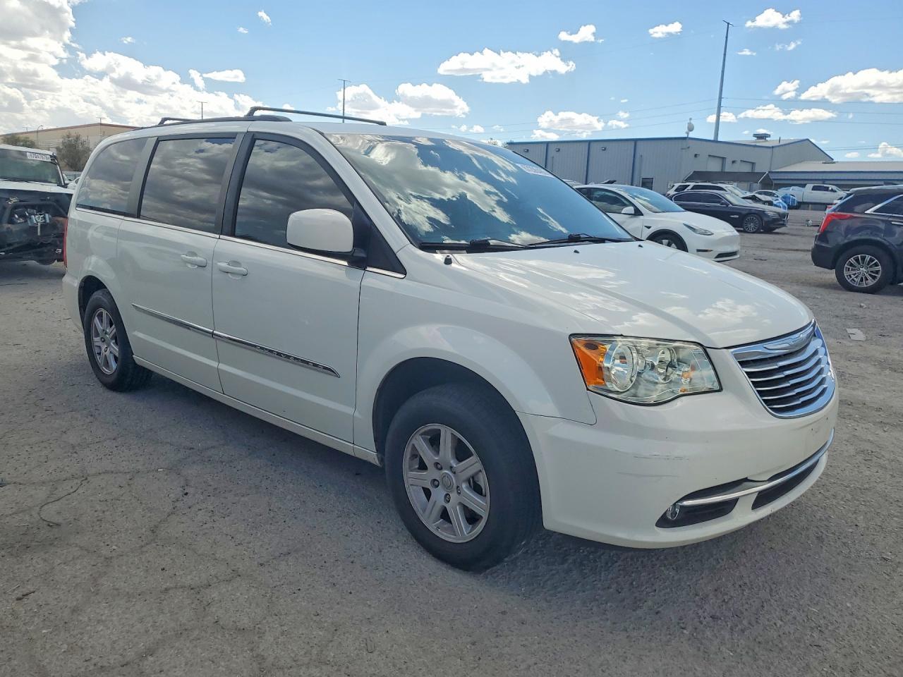 2012 Chrysler Town & Country Touring - Image 4
