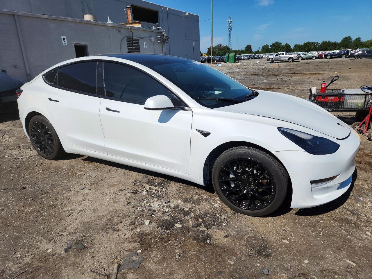 2022 Tesla Model 3 - Фото 4