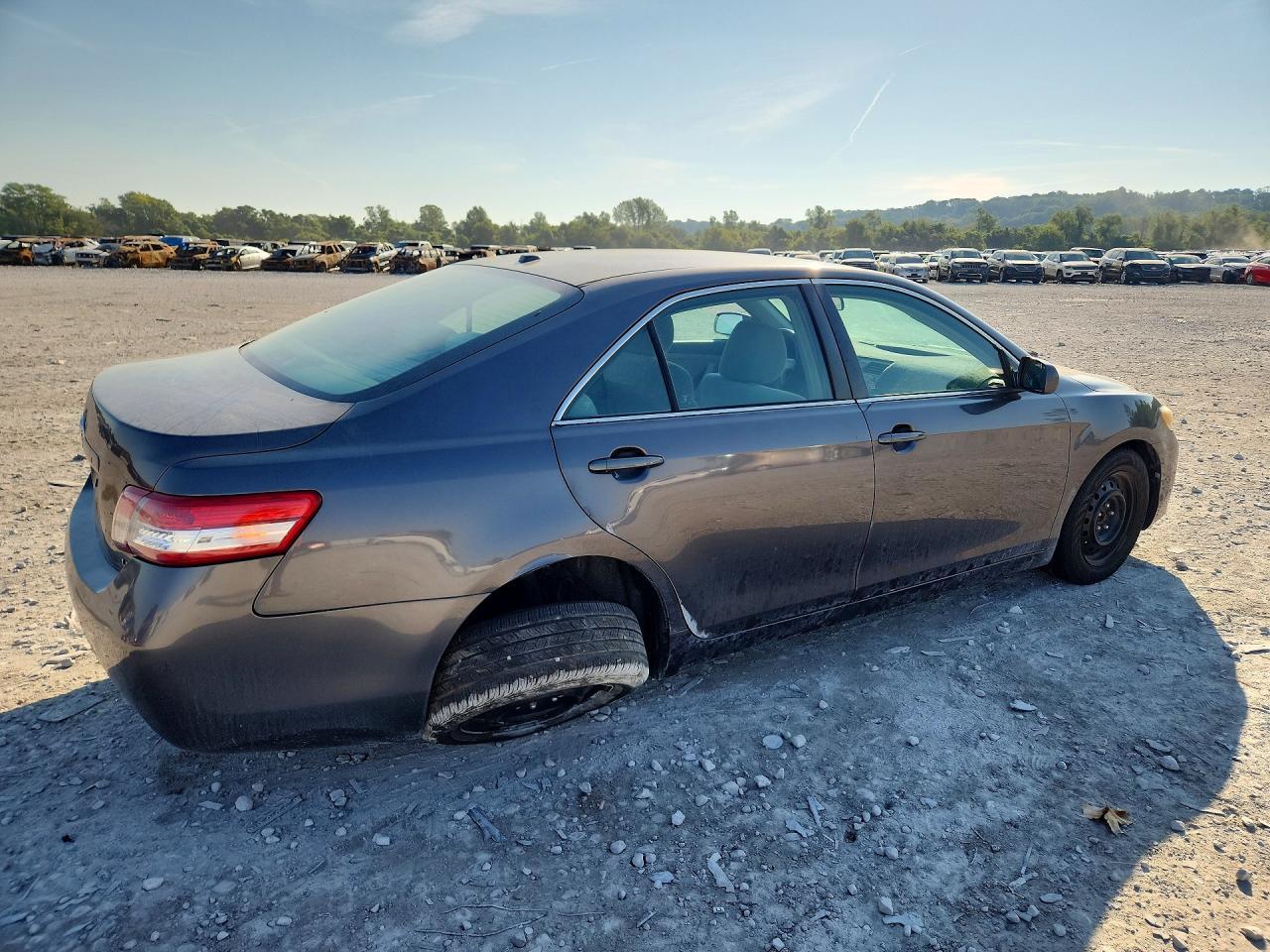 2011 Toyota Camry Le - Image 3
