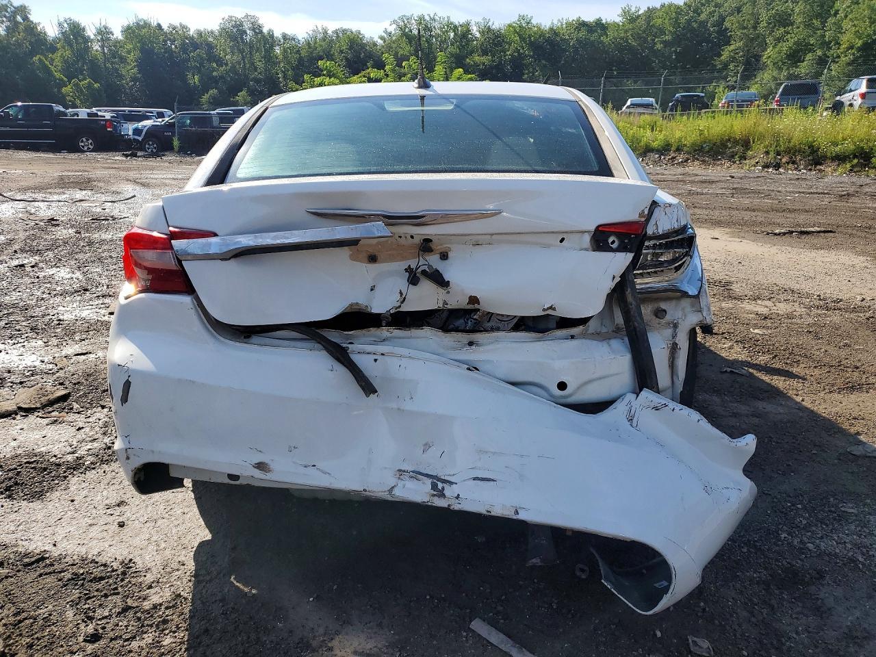 2014 Chrysler 200 Lx - Image 6